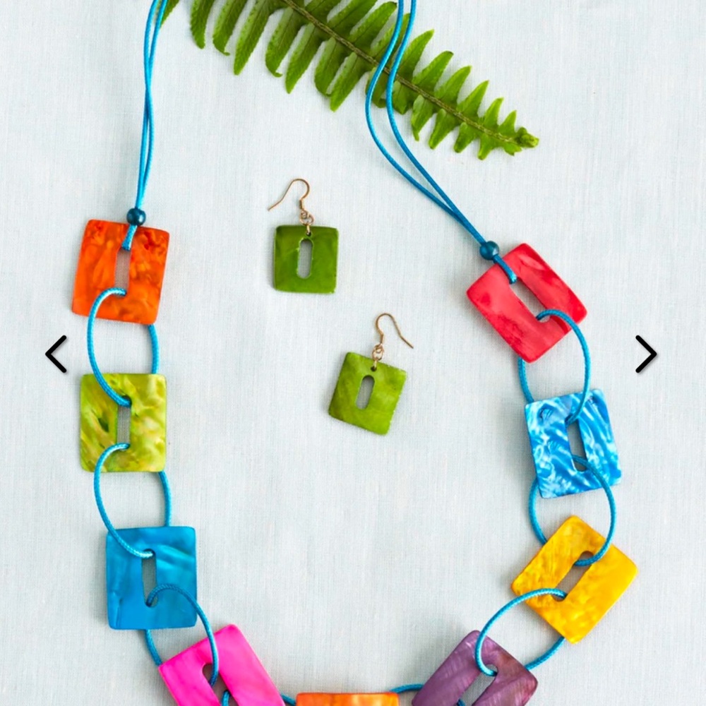 Petalura Colorful Jewelry Set with Chunky Necklace and Matching Earrings